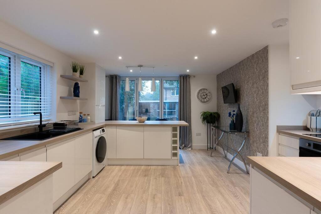 Luxury Living Away From Home Redhill  Exterior foto