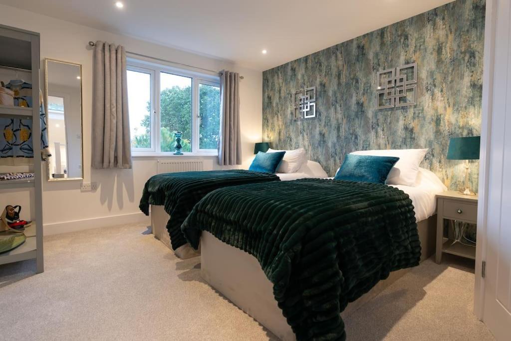 Luxury Living Away From Home Redhill  Exterior foto