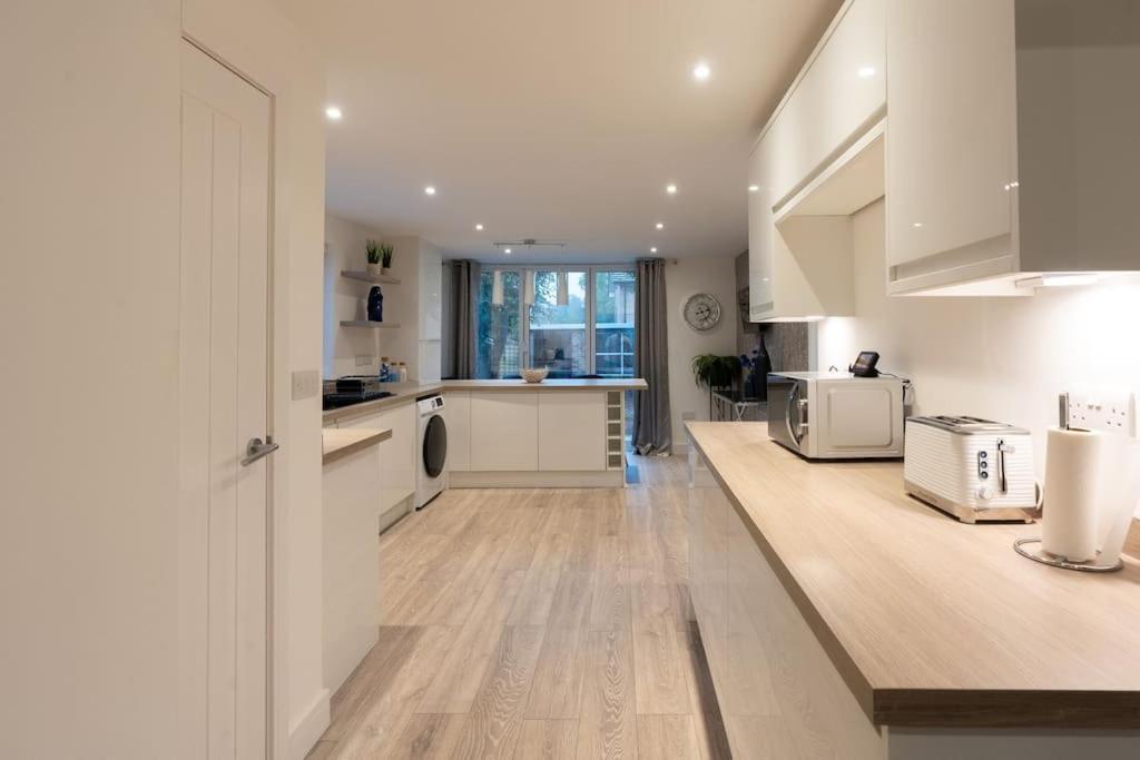 Luxury Living Away From Home Redhill  Exterior foto