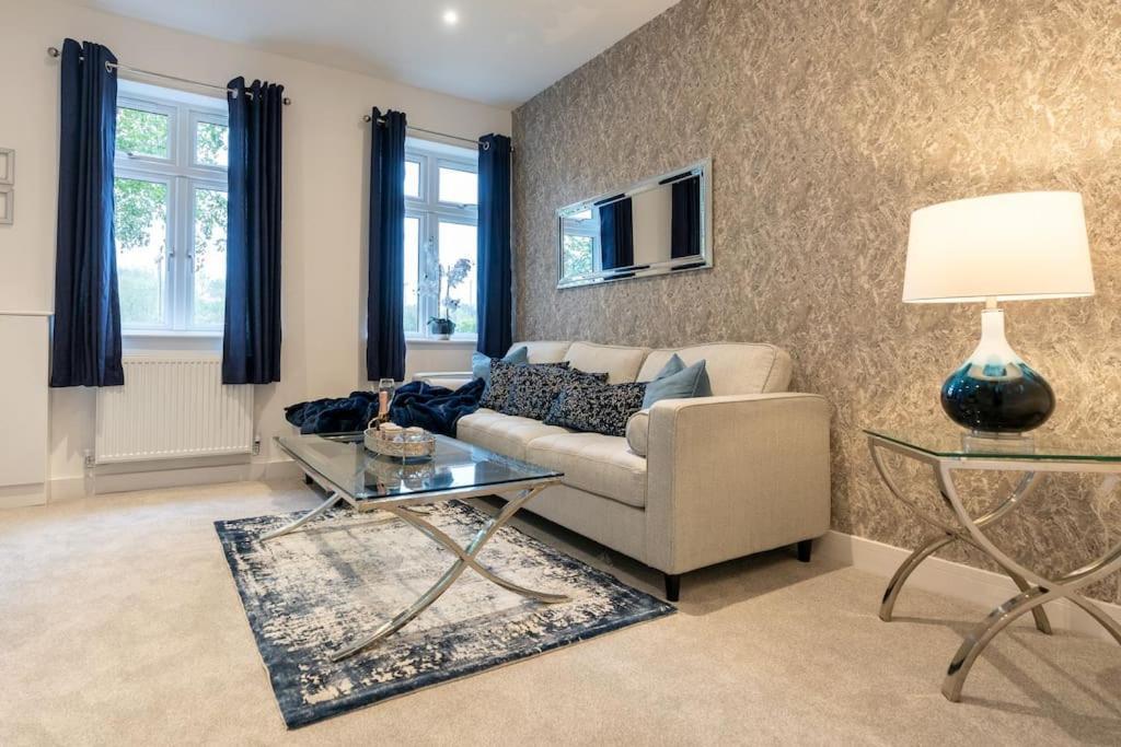 Luxury Living Away From Home Redhill  Exterior foto